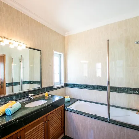 Villa In Albufeira With Pool Near Praia Do Castelo *